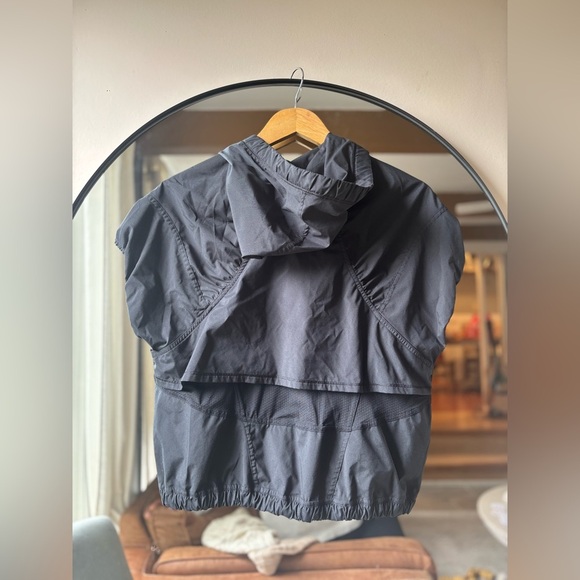 LULULEMON | short sleeve nylon jacket | size 6 - Picture 2 of 3